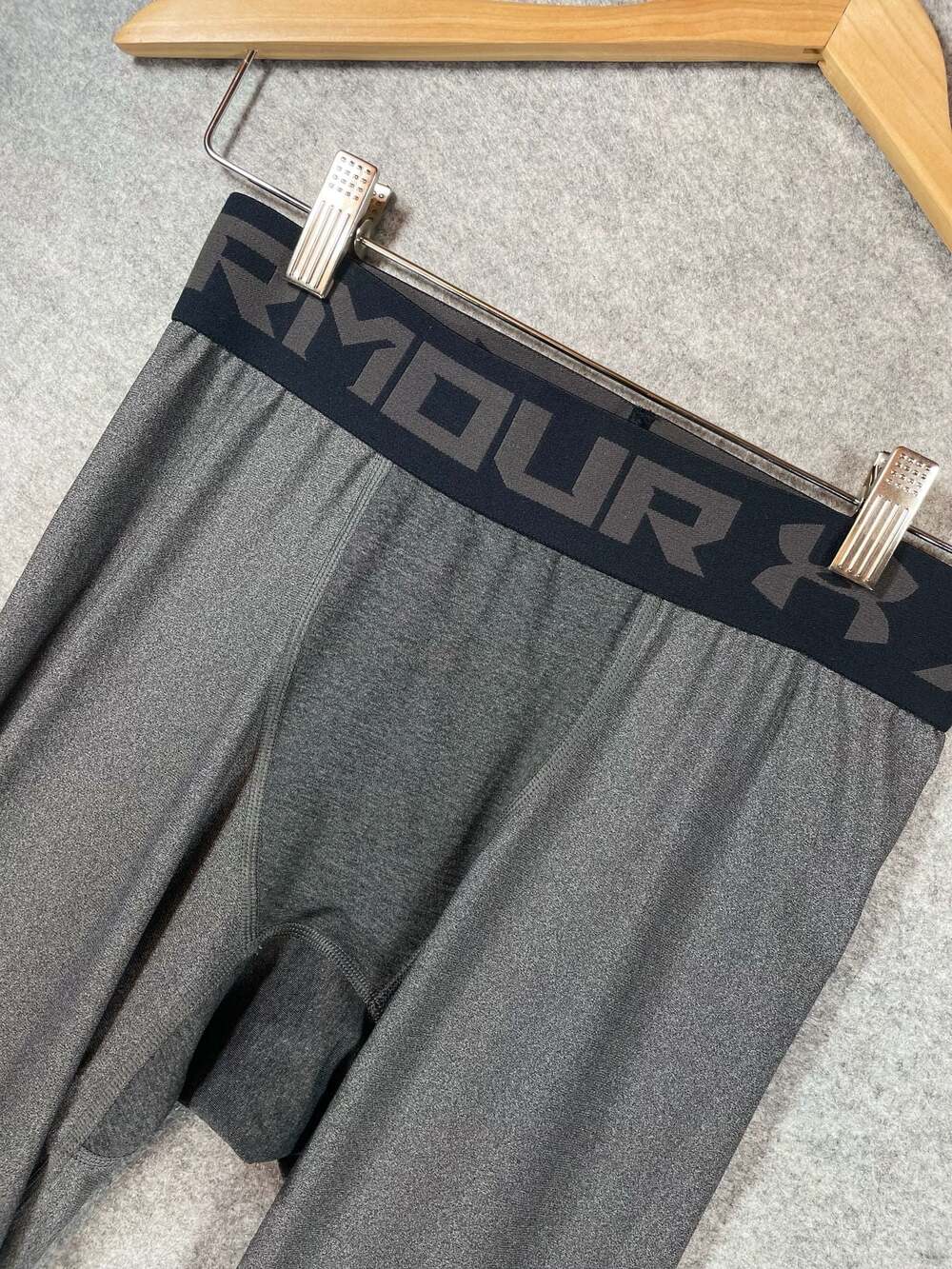 Under Armour Compression Leggings Size MD Gray Athletic Base Layer